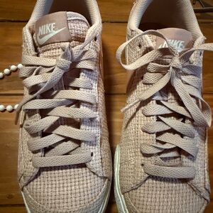 Nike Women’s Sneakers — Dusty Pink Waffle Knit size 7